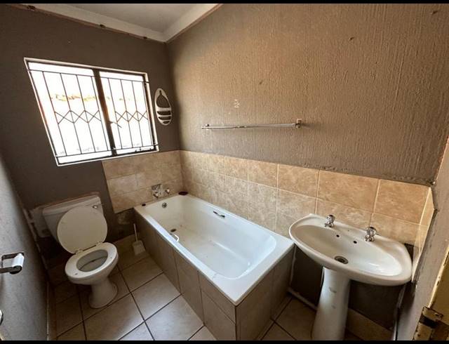 3 BEDROOM HOUSE FOR SALE IN LOTUS GARDENS